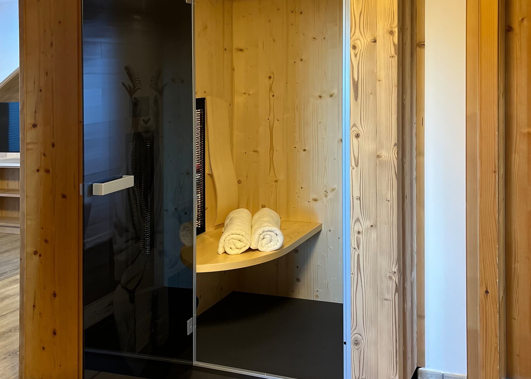 Sauna mit Holzverkleidung im Bucheggerhof